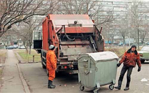 В некоторых домах Севастополя несвоевременно вывозят мусор