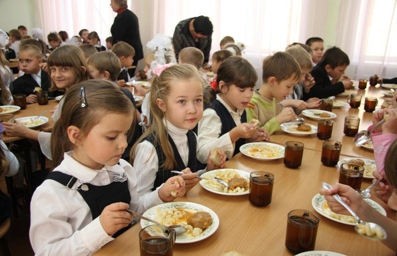 В Алуште регулировать питание в школах будет специальный порядок