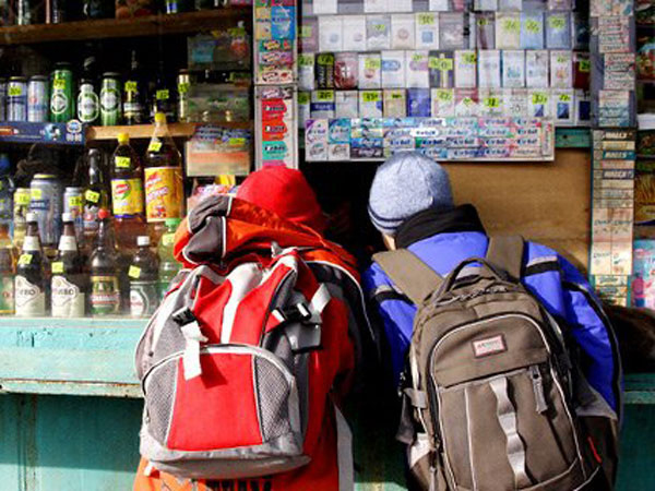 В симферопольских магазинах детям продавали пиво и сигареты