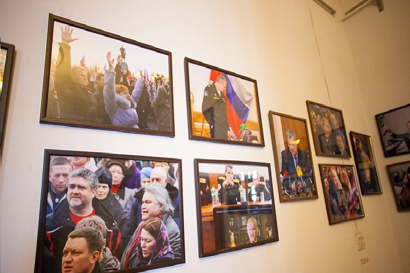 В Севастополе начала работать выставка фотографий «Лица «Русской весны»