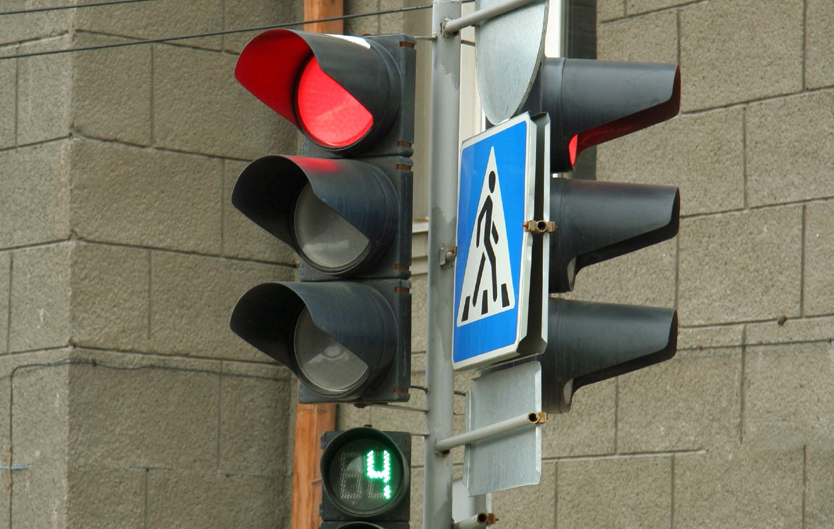 В Евпатории светофоры начнут работать по новому режиму