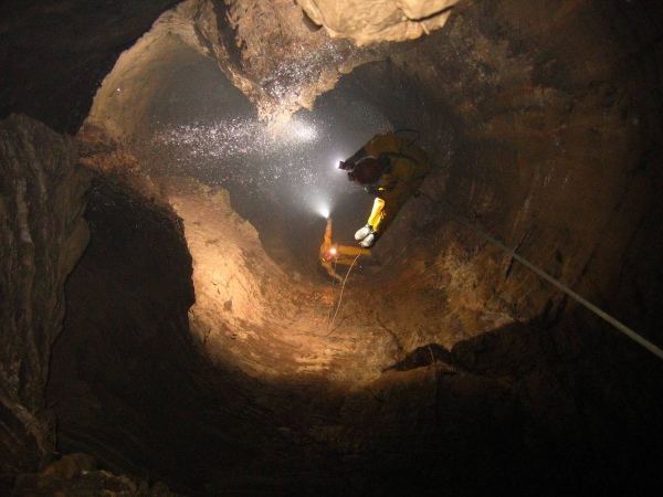 Крымчанин покорил самую глубокую пещеру в мире