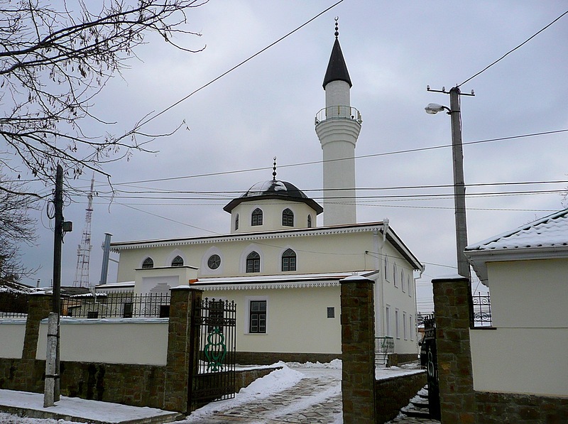 Верующим не хватает места в симферопольской центральной мечети
