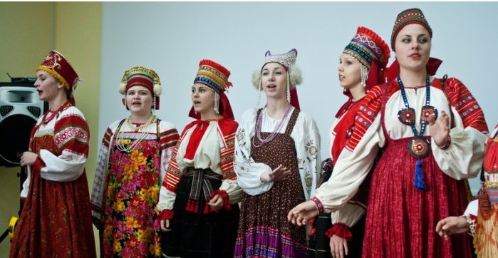 В Севастополе открылась выставка русских народных костюмов