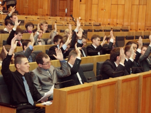 В вузах Севастополя активно собирают подписи за создание молодежного парламента