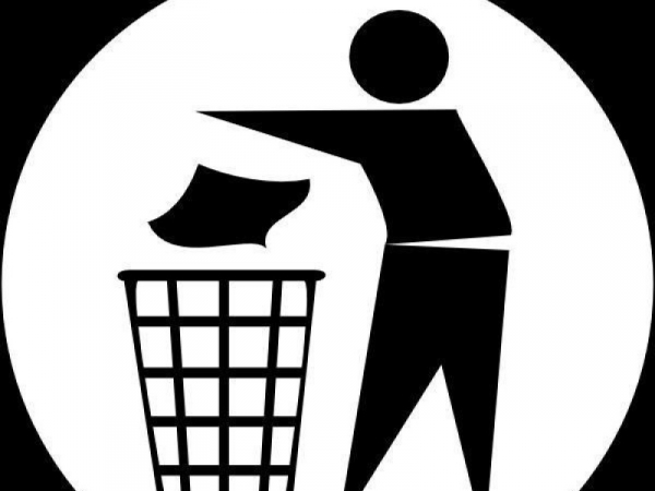 Феодосийские коммунальщики отказываются устанавливать мусорные контейнеры