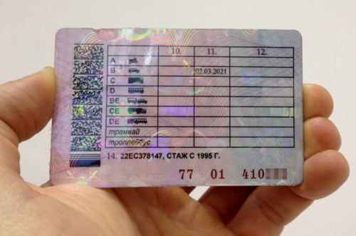 Заменить водительские удостоверения в Крыму можно будет до 2017 года