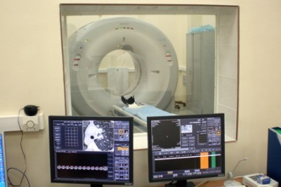 Аксенов поручил уволить врачей, работающих на томографах