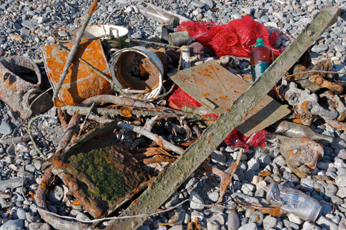 Дайверы очистили дно акватории Керчи от опасного мусора