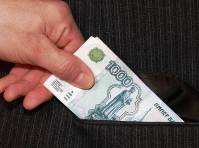 Евпаторийский чиновник подозревается в получении взятки