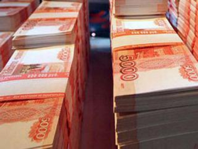 Двое жителей Крыма незаконно присваивали себе крупные суммы денег