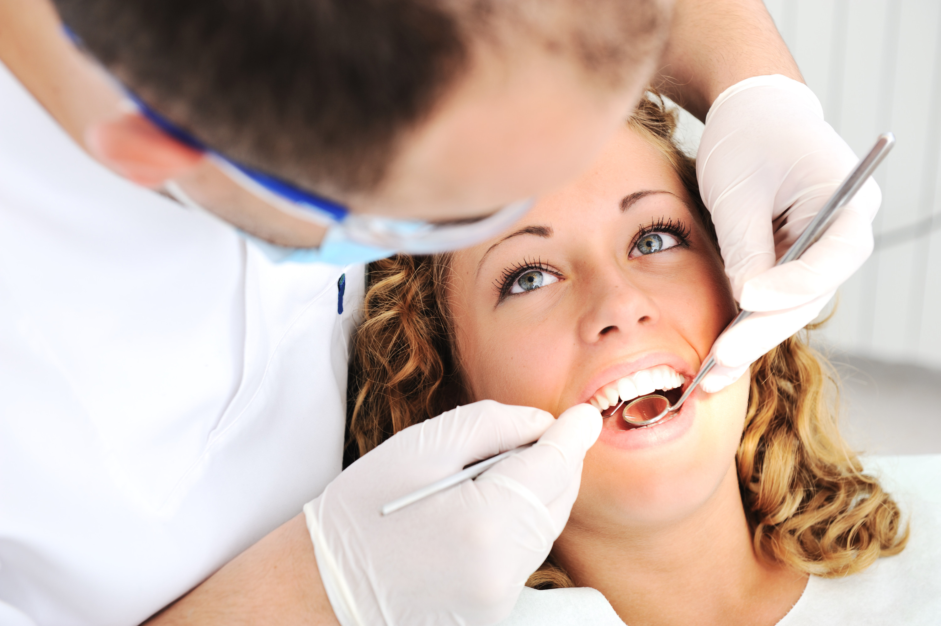 Жительница Керчи пострадала от действий стоматолога без лицензии