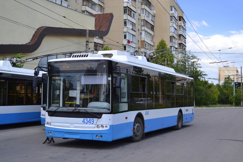 Крымские пассажиры не хотят ездить на старых троллейбусах