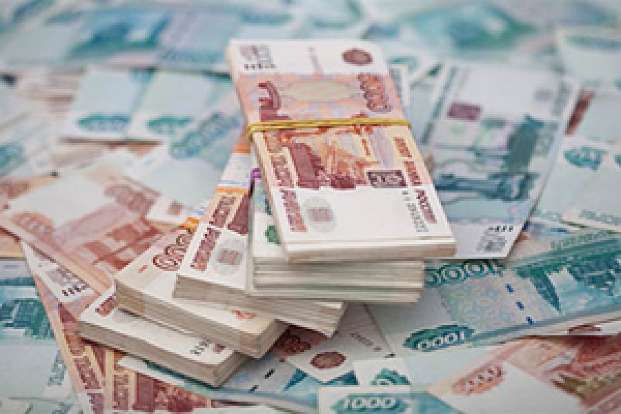 В Симферополе активисты провели акцию «Деньги на ветер…»