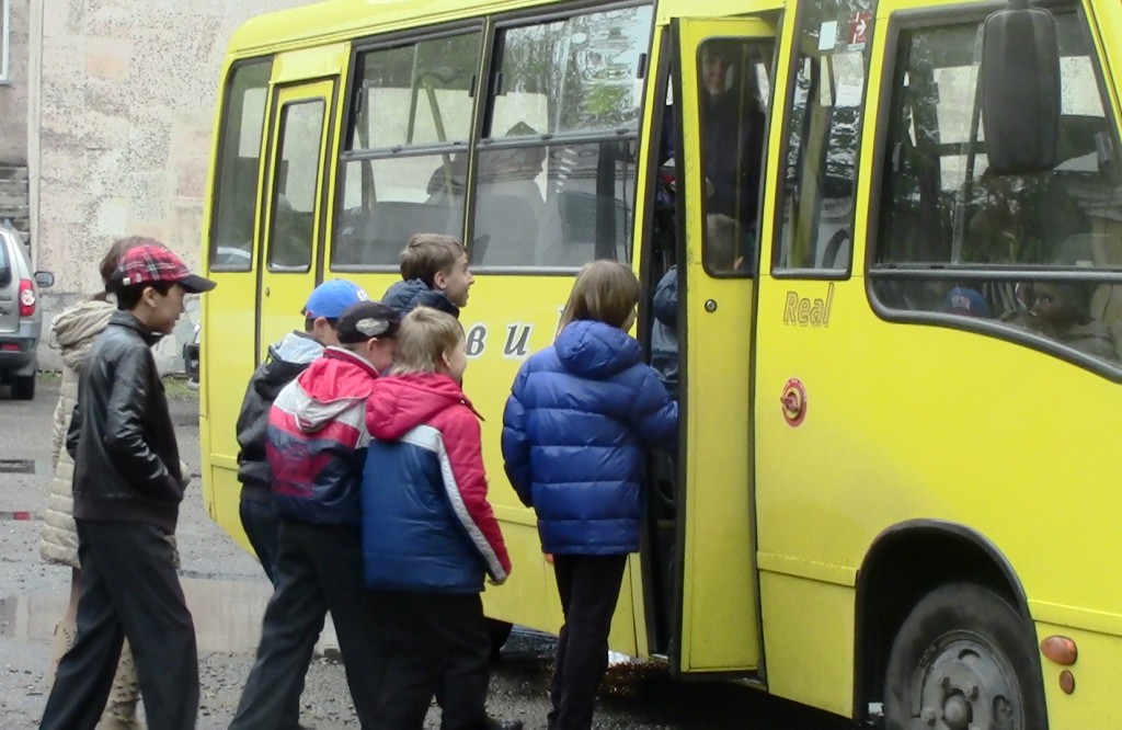 Школьные автобусы в Феодосии возят детей с нарушениями законодательства
