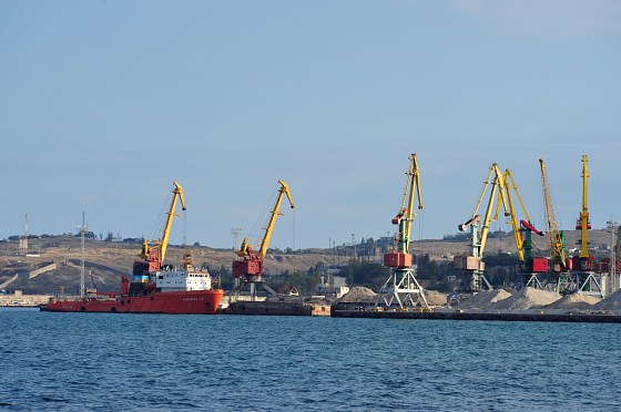 Крымский морской порт обыскали люди в масках