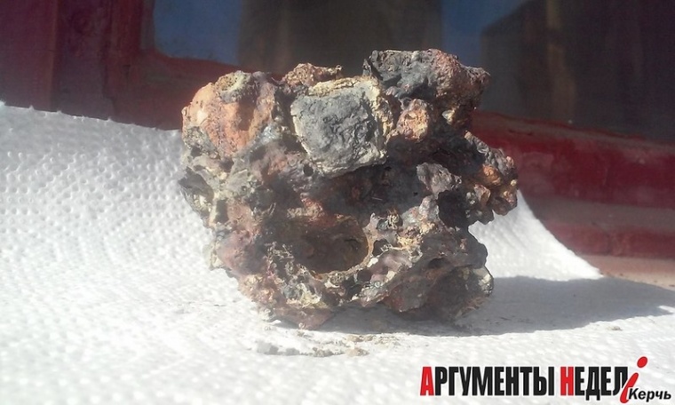В Керчи туристка  нашла метеорит