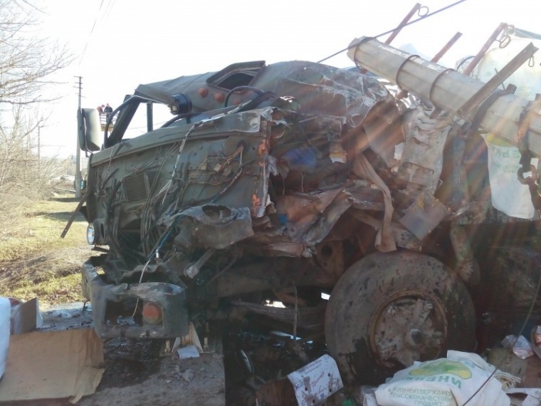 Страшное ДТП в Симферопольском районе Крыма: водителя грузовика вырезали из кабины