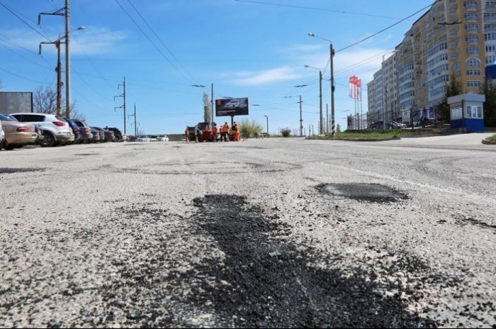В Крыму не спешат ремонтировать дороги
