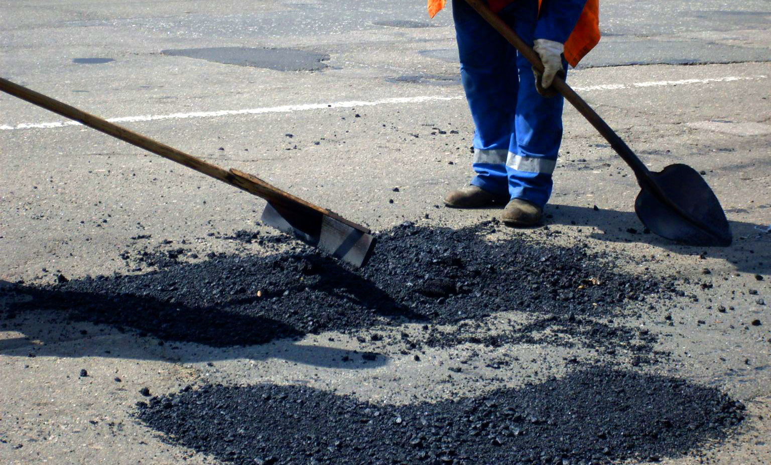 Симферопольские власти анонсировали начало ремонта дорожного полотна на двух улицах города