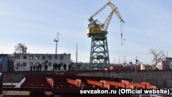 В Севастополе освятили строительство плавучего крана (+фото)