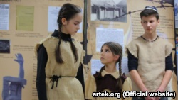 В «Артеке» полтысячи школьников поучаствовали в реконструкции Нюрнбергского процесса