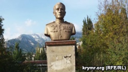 В Ялте разрушился памятник герою Второй мировой войны Джалилю Наджабову