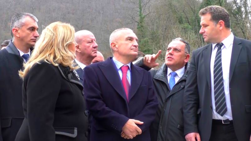 Президент Албании отравился на юг Сербии с неофициальным визитом