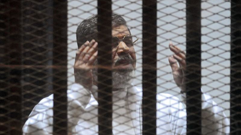В Египте экс-президента Мурси приговорили к 3 годам тюрьмы за оскорбление судебной власти