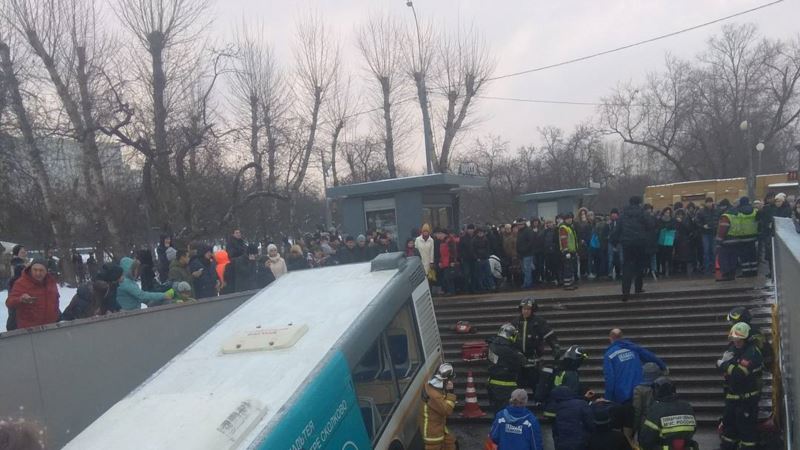 В Москве автобус наехал на прохожих, есть жертвы
