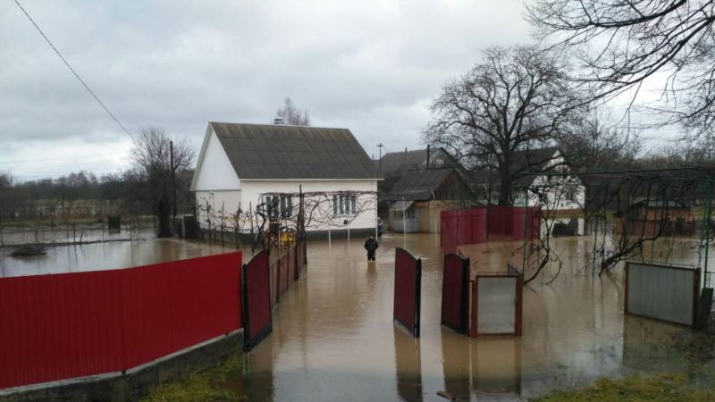На Закарпатье из-за наводнения эвакуировали 170 человек – спасатели