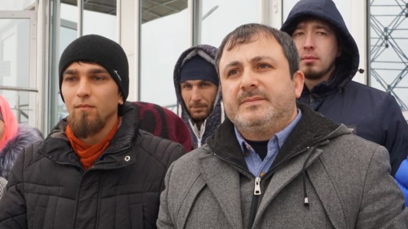 В Крыму перенесли суд по делу активиста Раззакова, обвиняемого в оскорблении полицейского