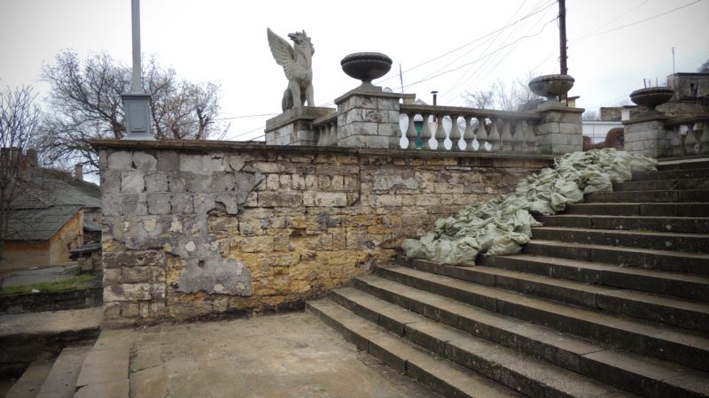 Власти Крыма назвали сроки «реставрации» Митридатской лестницы в Керчи