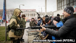 В Симферополе детям демонстрируют вооружение российской армии ( +фото, видео)