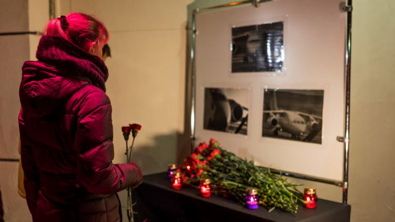 В Симферополе почтили память жертв авиакатастрофы в Подмосковье (+ фото)