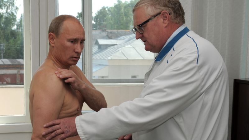 Песков о болезни Путина: президент простудился, но продолжает работать
