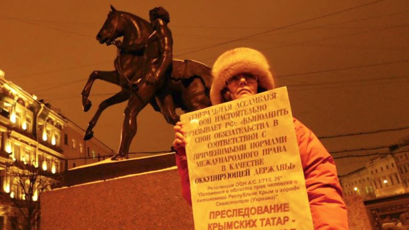 Санкт-Петербург: на акции в поддержку крымских татар задержали активиста