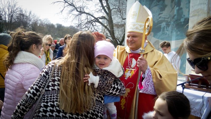 Римо-католическая община Севастополя на пасхальном богослужении помолилась за возвращение костела