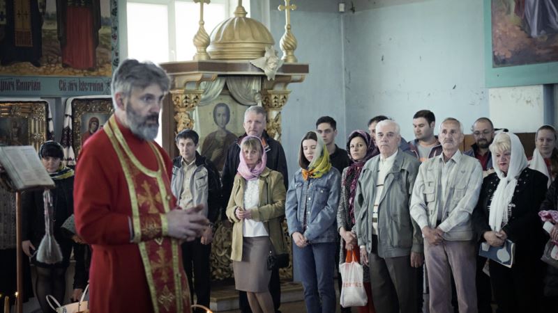 Архиепископ Климент в Симферополе освятил паски прихожан Киевского патриархата (+фото)