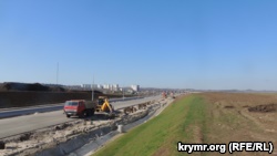 В Керчи асфальтируют участок дороги, примыкающей к Керченскому мосту (+фото)