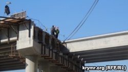 В Керчи завершают сооружение эстакады в районе автоподхода к Керченскому мосту (+ фото)