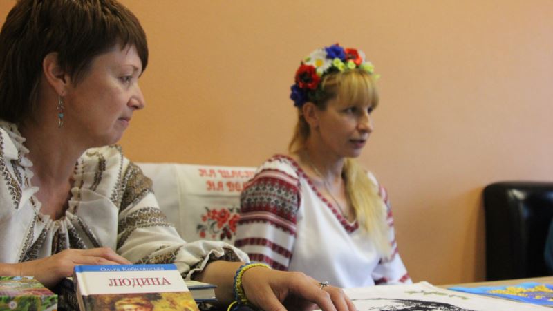 В Симферополе активисты отметили День вышиванки (+ фото)