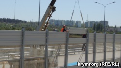 В Керчи вдоль строящейся трассы «Таврида» установили шумозащитные экраны (+ фото)