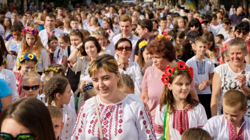 В Киеве прошел юбилейный марш вышиванок (+фото)