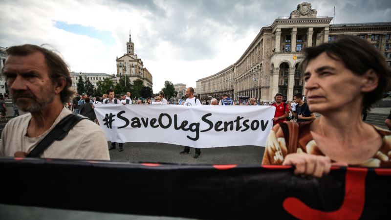 В день рождения Сенцова устроят телемосты, автопробег и шествие – Джемилев