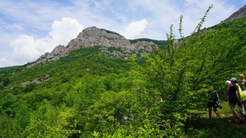 В горах Крыма спасли двух туристов – МЧС
