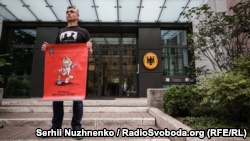 Под посольством Германии в Киеве прошла акция в поддержку Сенцова (+ фото)