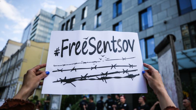В соцсетях проходит глобальный флешмоб в поддержку Сенцова