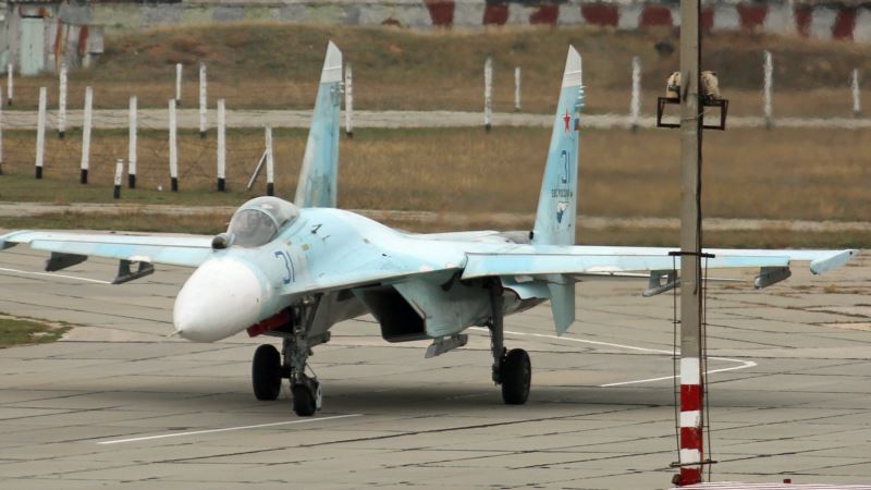 В Севастополе начали переоборудовать военный аэродром на гражданский – представитель Путина
