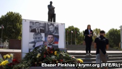 В Симферополе нет ажиотажа у стенда с портретом главы группировки «ДНР» Захарченко (+фото)